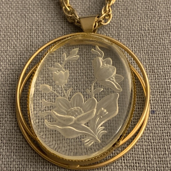 Elegant Intaglio Rose Pendent Necklace - Picture 2 of 2